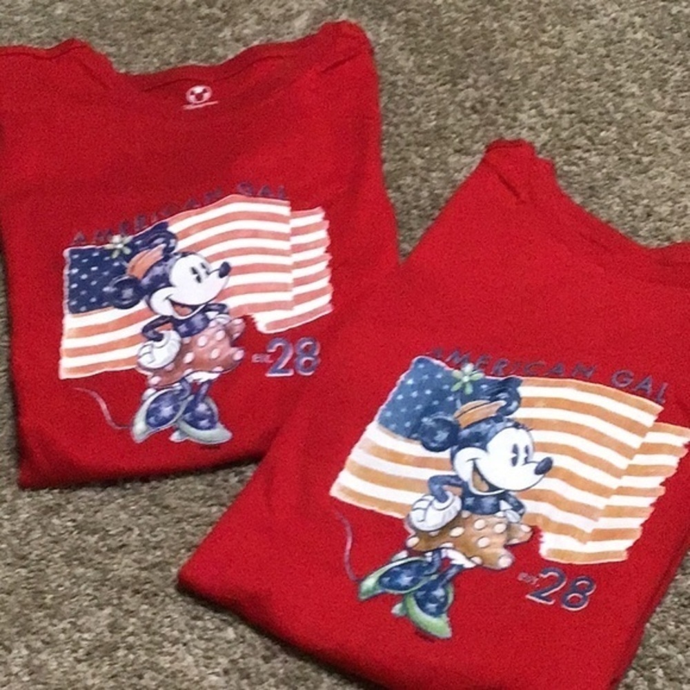 🆕women’s Disney Store t-shirt